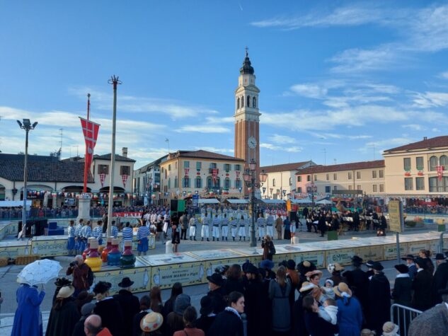 FOTO – LA PIAZZA