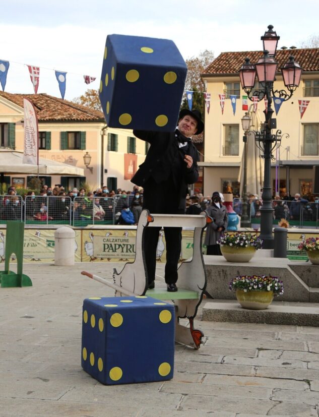 FOTO – LANCIO DEI DADI